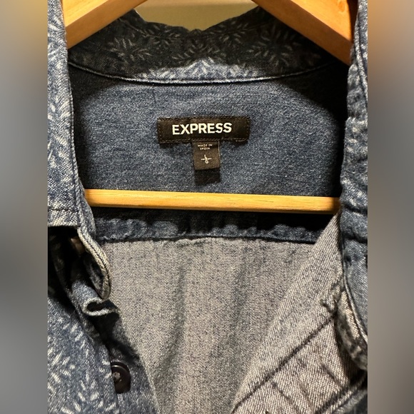 Express button-up - Picture 2 of 2